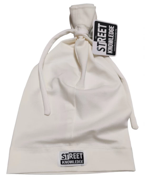 Бийни шапка в бяло Beanie Street Knowledge, Шапки бийнита - Hoodstyle.bg