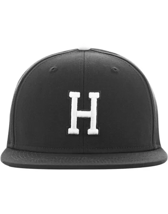Шапка с козирка в сив и черен цвят Letter Snapback H, Шапки с козирка - Hoodstyle.bg