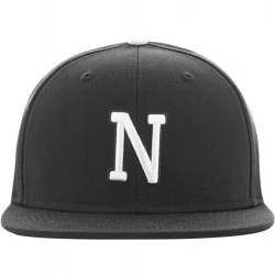 Шапка с козирка в сив и черен цвят Letter Snapback N