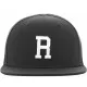 Шапка с козирка в сив и черен цвят Letter Snapback R, Шапки с козирка - Hoodstyle.bg