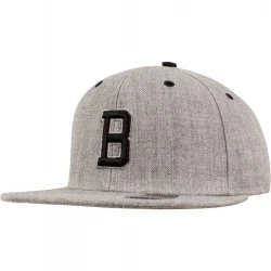Шапка с козирка в сив и черен цвят Letter Snapback B