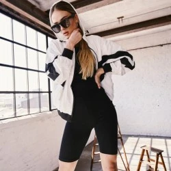 Дамски къс клин с висока талия Urban Classics в черен цвят