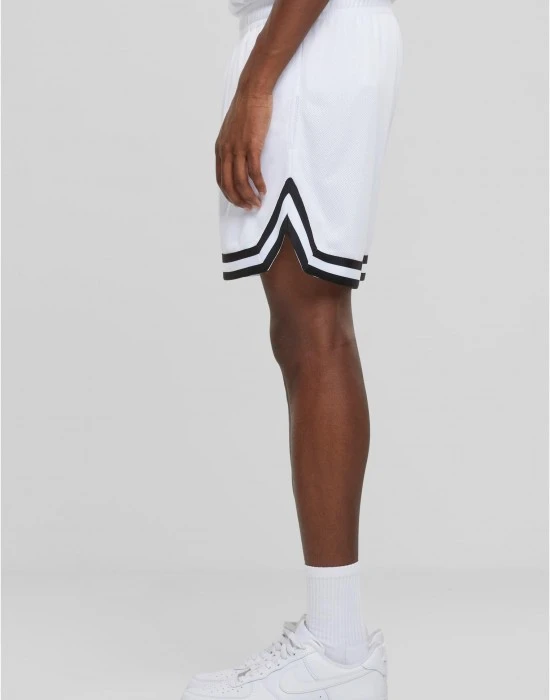 Мъжки къси панталони в бял цвят Urban Classics Basketball Shorts, Къси - Hoodstyle.bg