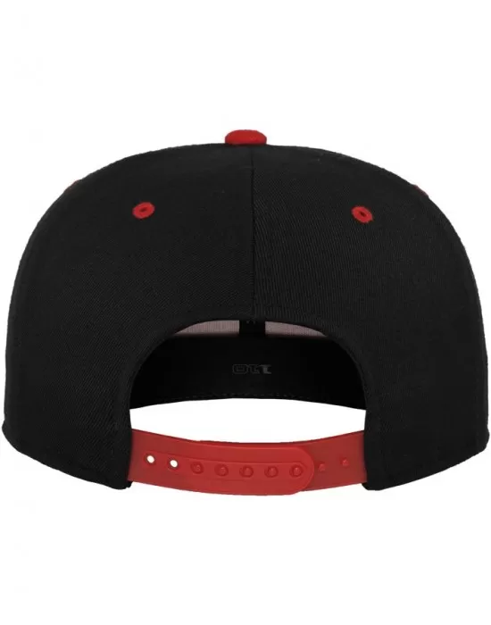 Шапка с козирка в черно 110 Fitted Snapback, Шапки с козирка - Hoodstyle.bg