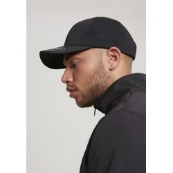 Шапка с козирка в черно Flexfit Delta Adjustable