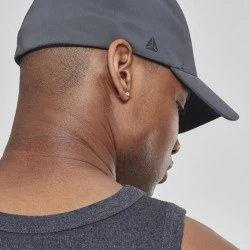 Шапка с козирка в тъмносиво Flexfit Delta