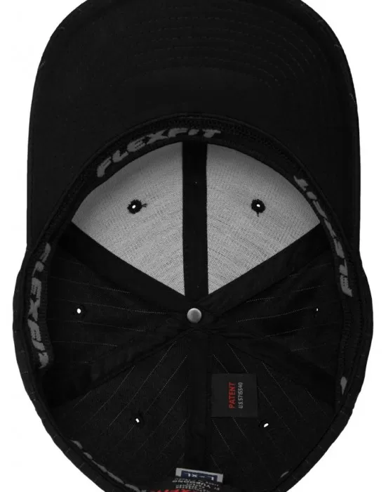 Шапка с козирка в черно Flexfit Pinstripe, Шапки с козирка - Hoodstyle.bg