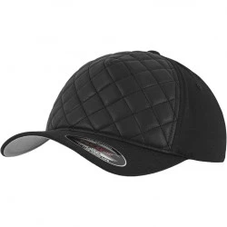 Шапка с козирка в черен цвят Diamond Quilted Flexfit