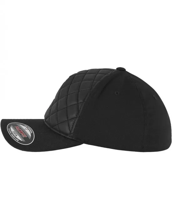 Шапка с козирка в черен цвят Diamond Quilted Flexfit, Шапки с козирка - Hoodstyle.bg