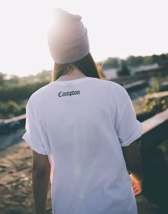 Мъжка тениска Mister Tee Compton бял цвят, Тениски - Hoodstyle.bg
