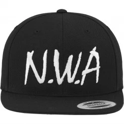 Шапка с козирка в черно N.W.A 