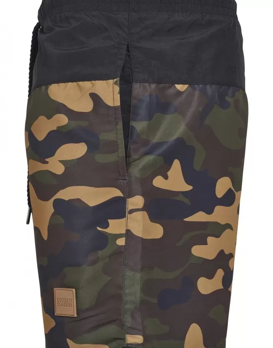 Мъжки бански в черно и камуфлажен цвят Urban Classics Block, Къси панталони - Hoodstyle.bg