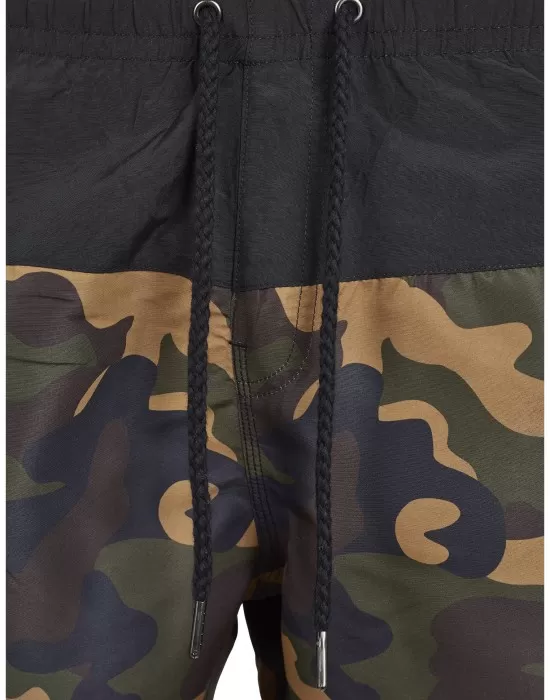 Мъжки бански в черно и камуфлажен цвят Urban Classics Block, Къси панталони - Hoodstyle.bg