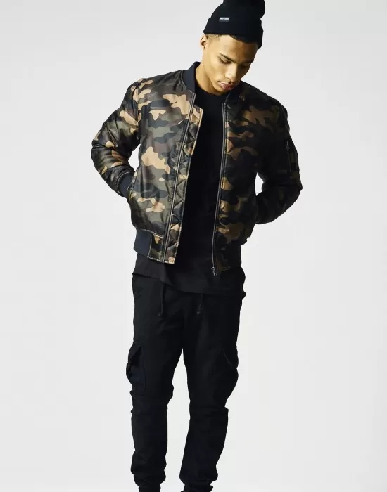 Мъжко камуфлажно яке тип бомбър Urban Classics wood camo, Бомбъри - Hoodstyle.bg