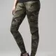 Дамски спортен камуфлажен клин Urban Classics wood camo, Клинове - Hoodstyle.bg