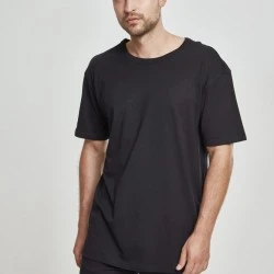 Мъжка уголемена тениска в черно Oversized Urban Classics