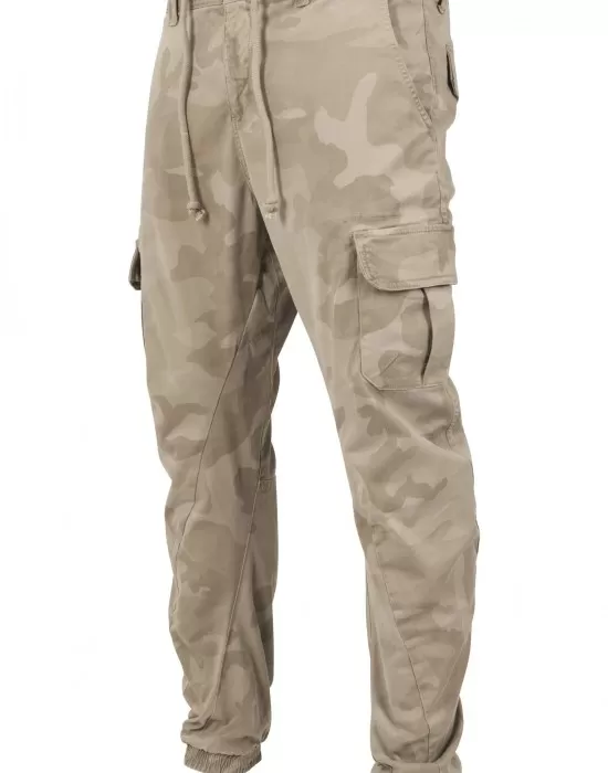 Мъжки камуфлажен карго панталон Urban Classics sand camo, Панталони - Hoodstyle.bg