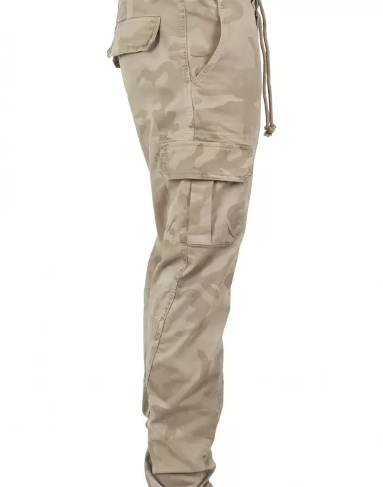 Мъжки камуфлажен карго панталон Urban Classics sand camo, Панталони - Hoodstyle.bg