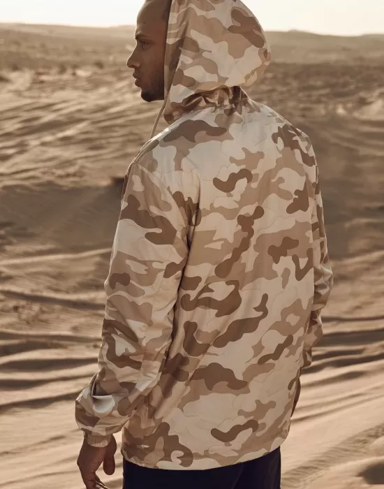 Мъжко яке ветровка в бежов камуфлаж Urban Classics sandcamo, Якета Пролет / Есен - Hoodstyle.bg