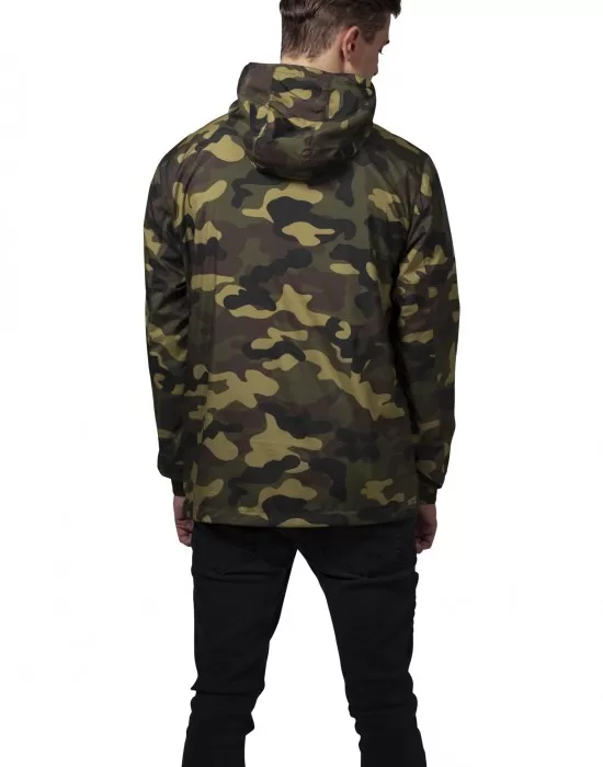 Мъжко яке ветровка в камуфлаж Urban Classics woodcamo, Ветровки - Hoodstyle.bg