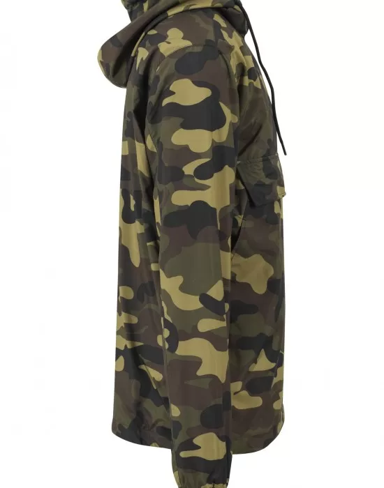 Мъжко яке ветровка в камуфлаж Urban Classics woodcamo, Ветровки - Hoodstyle.bg