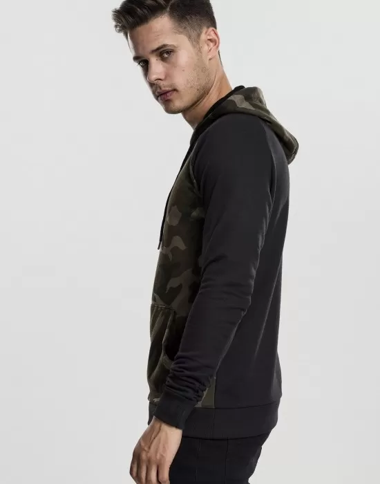 Мъжки суичър в цвят камуфлаж Urban Classics Camo Contrast Raglan Hoody, Суичъри - Hoodstyle.bg