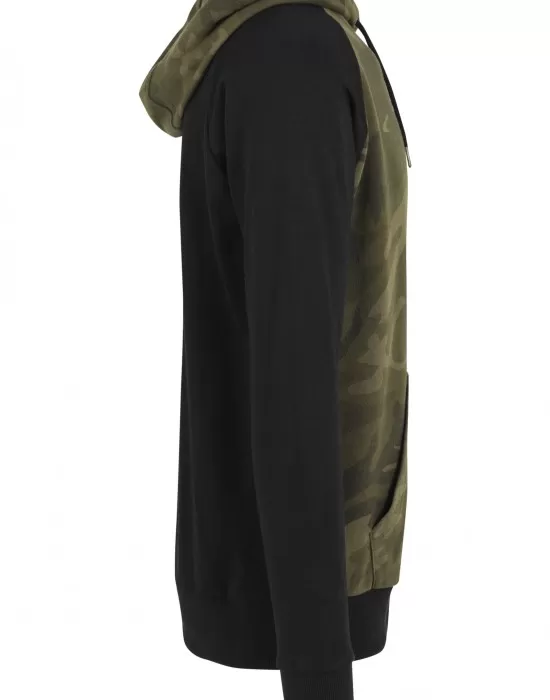Мъжки суичър в цвят камуфлаж Urban Classics Camo Contrast Raglan Hoody, Суичъри - Hoodstyle.bg