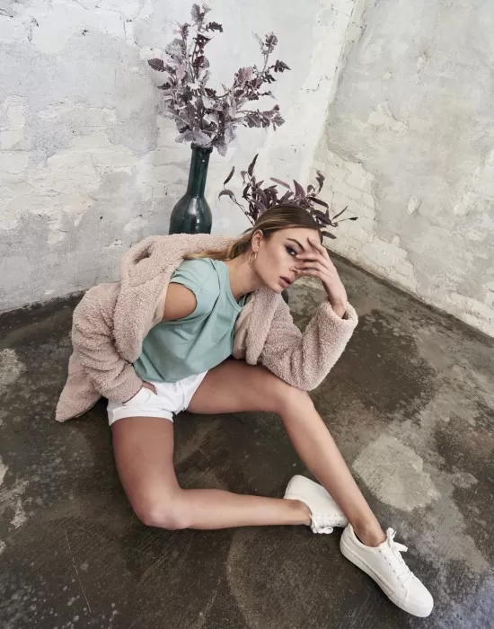 Дамско яке в пясъчен цвят от Urban Classics Ladies Sherpa, Якета - Hoodstyle.bg