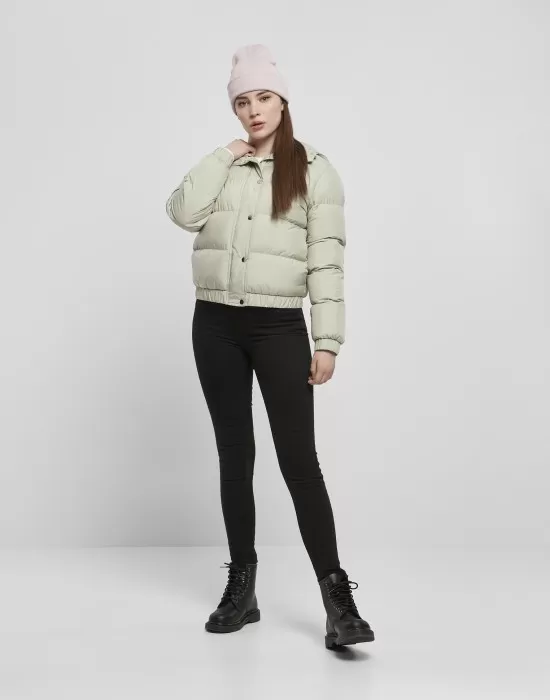 Дамско яке в цвят светла маслина Urban Classics Hooded Puffer softsalvia, Якета - Hoodstyle.bg