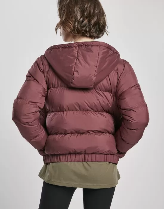 Дамско яке в червено от Urban Classics Ladies Hooded Puffer, Якета - Hoodstyle.bg