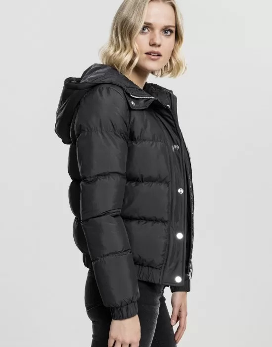 Дамско яке в черно от Urban Classics Ladies Hooded Puffer, Якета - Hoodstyle.bg