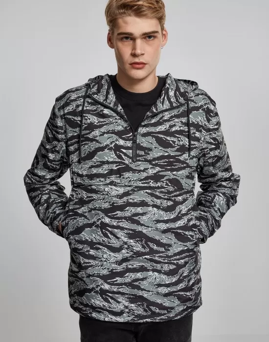 Мъжко яке Urban Classics с камуфлажни шарки, Якета Пролет / Есен - Hoodstyle.bg