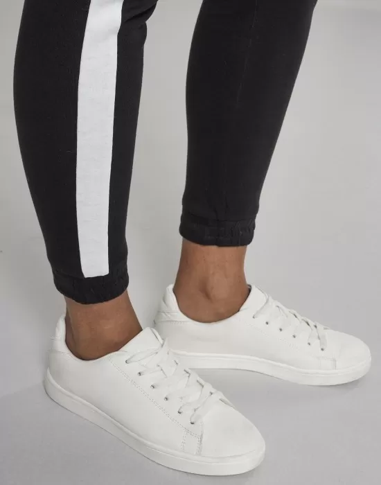 Дамско спортно долнище в черен цвят Urban Classics, Долнища - Hoodstyle.bg