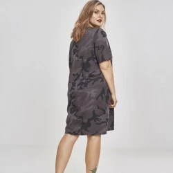Камуфлажна рокля Urban Classics dark camo с къс ръкав