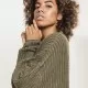 Дамски къс пуловер Urban Classics в цвят маслина, Блузи - Hoodstyle.bg