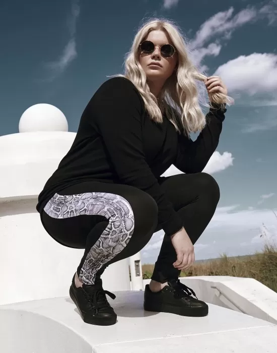 Дамски клин Urban Classics blk/snake в черен цвят, Клинове - Hoodstyle.bg