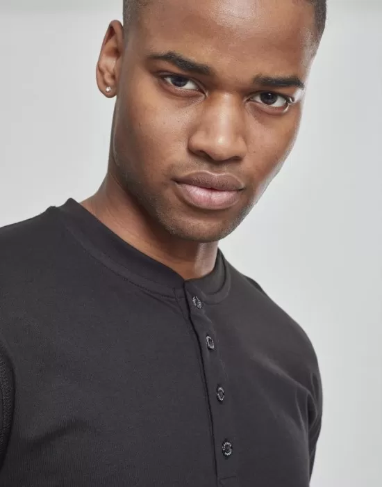 Мъжка памучна блуза с копчета Urban Classics Basic Henley в черно, Блузи - Hoodstyle.bg