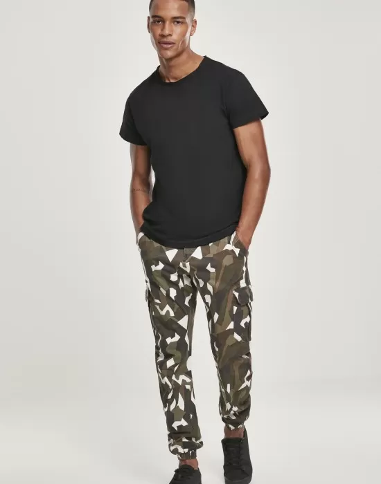 Мъжки карго панталон в камуфлажен цвят Urban Classics Geometric Camo Stretch Twill Cargo Pants, Панталони - Hoodstyle.bg