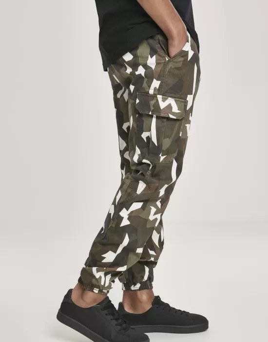 Мъжки карго панталон в камуфлажен цвят Urban Classics Geometric Camo Stretch Twill Cargo Pants, Панталони - Hoodstyle.bg