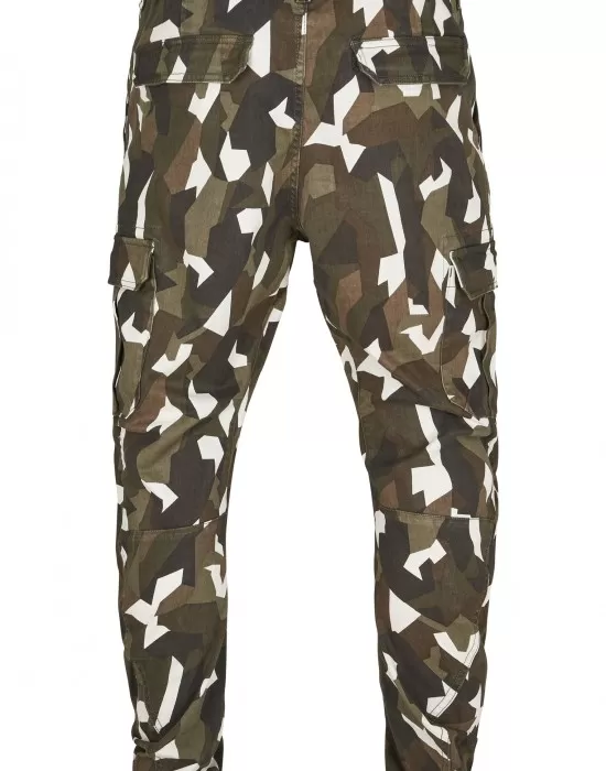 Мъжки карго панталон в камуфлажен цвят Urban Classics Geometric Camo Stretch Twill Cargo Pants, Панталони - Hoodstyle.bg