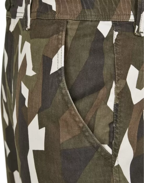 Мъжки карго панталон в камуфлажен цвят Urban Classics Geometric Camo Stretch Twill Cargo Pants, Панталони - Hoodstyle.bg