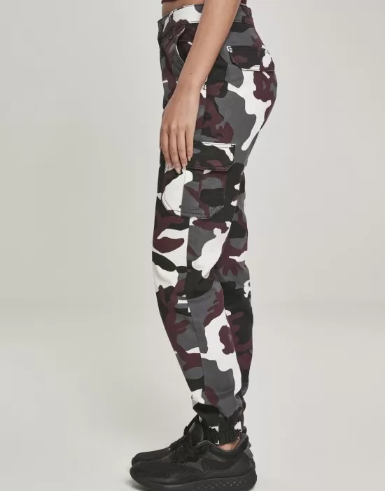 Дамски карго панталон във винено камуфлажен цвят Urban Classics Ladies High Waist Camo Cargo Pants, Панталони - Hoodstyle.bg