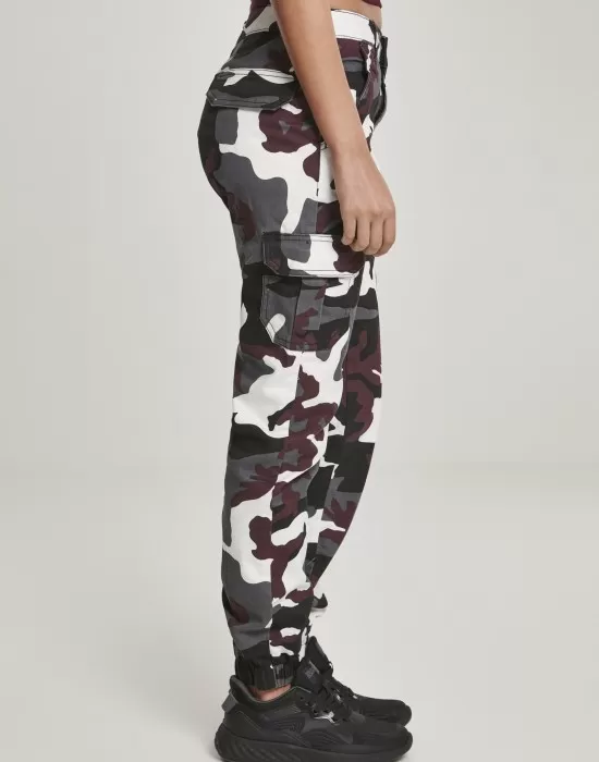 Дамски карго панталон във винено камуфлажен цвят Urban Classics Ladies High Waist Camo Cargo Pants, Панталони - Hoodstyle.bg