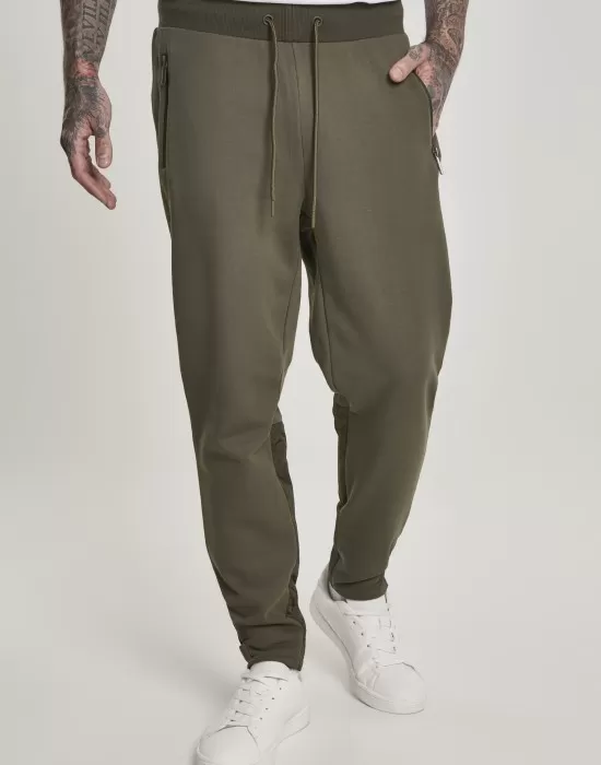 Мъжки спортен панталон в цвят маслина Urban Classics Military Sweatpants, Панталони - Hoodstyle.bg