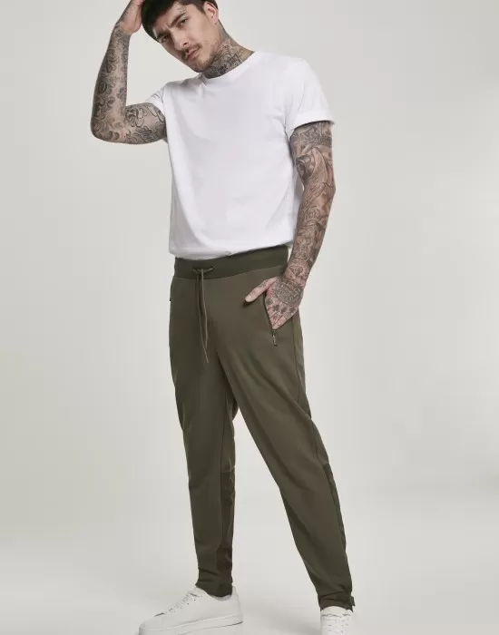 Мъжки спортен панталон в цвят маслина Urban Classics Military Sweatpants, Панталони - Hoodstyle.bg