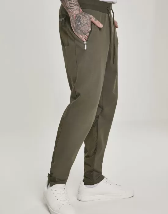 Мъжки спортен панталон в цвят маслина Urban Classics Military Sweatpants, Панталони - Hoodstyle.bg