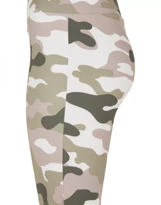 Дамски къс клин в камуфлажен десен Urban Classics High Waist Camo Tech Cycle Shorts duskrose camo, Клинове - Hoodstyle.bg