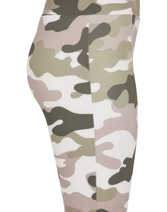 Дамски къс клин в камуфлажен десен Urban Classics High Waist Camo Tech Cycle Shorts duskrose camo, Клинове - Hoodstyle.bg