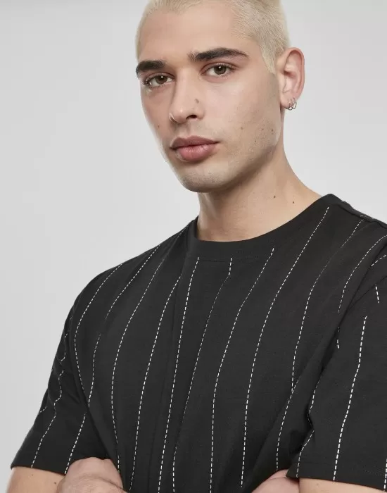 Мъжка черна тениска Urban Classics Oversized Pinstripe, Тениски - Hoodstyle.bg