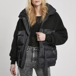 Дамско яке в черно от Urban Classics Ladies Sherpa Mix Puffer 